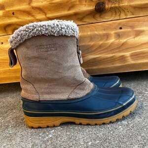 Boston Accent Women's Red Suede Lace-Up Winter Duck Boots